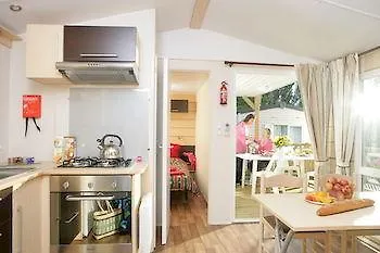 홀리데이파크 Les Pierres Couchees 4*